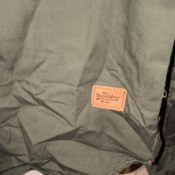 NWT The Roadster Life Co. | Men's Olive Casual Button Down Shirt - Picture 5 of 8